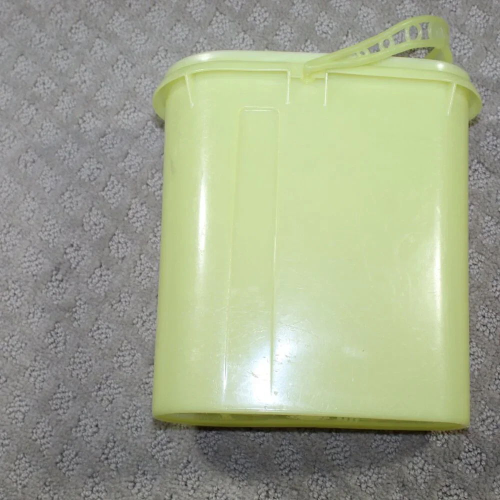 Vintage Tupperware Beverage Buddy Yellow Pitcher 587-7 w/ Lid Cap & Handle